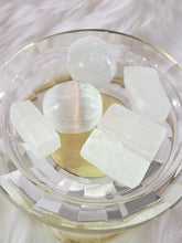 Load image into Gallery viewer, Selenite