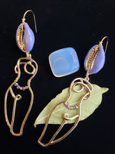 Load image into Gallery viewer, Fiona Gold &amp; Lilac Cowrie Earrings